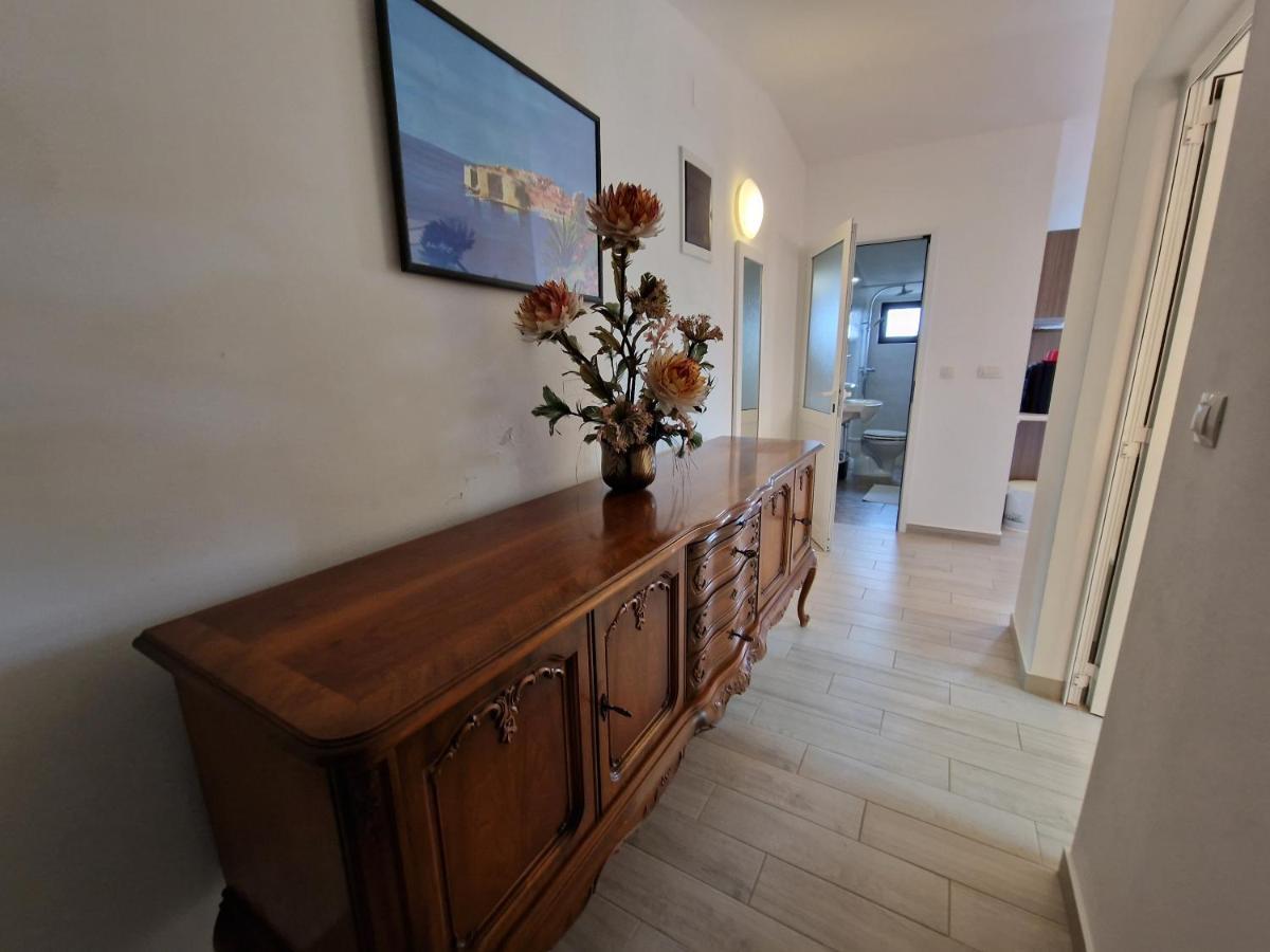 Keser Apartments Ровинь Экстерьер фото