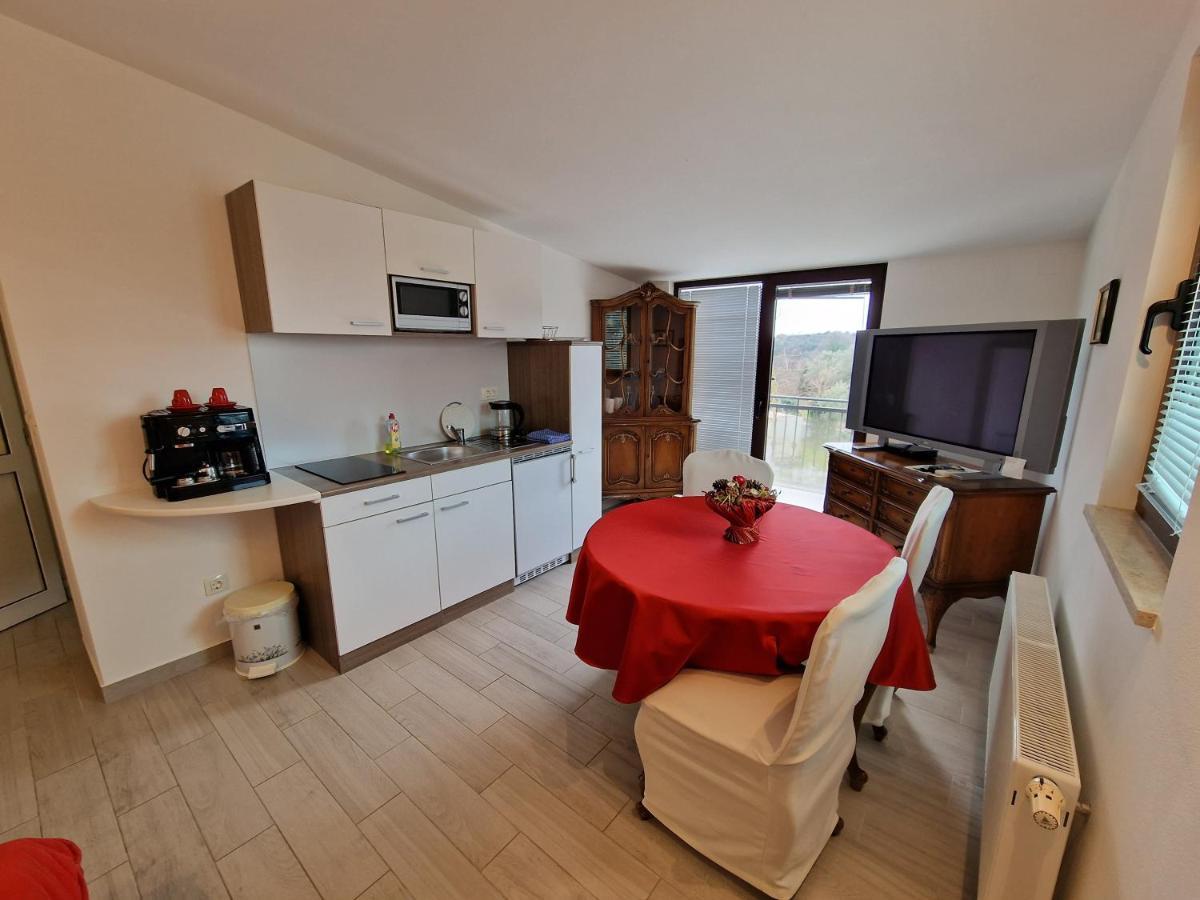 Keser Apartments Ровинь Экстерьер фото
