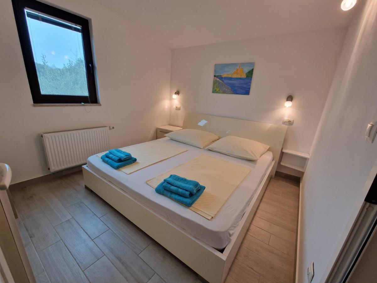 Keser Apartments Ровинь Экстерьер фото