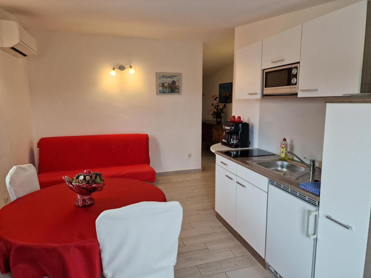 Keser Apartments Ровинь Экстерьер фото
