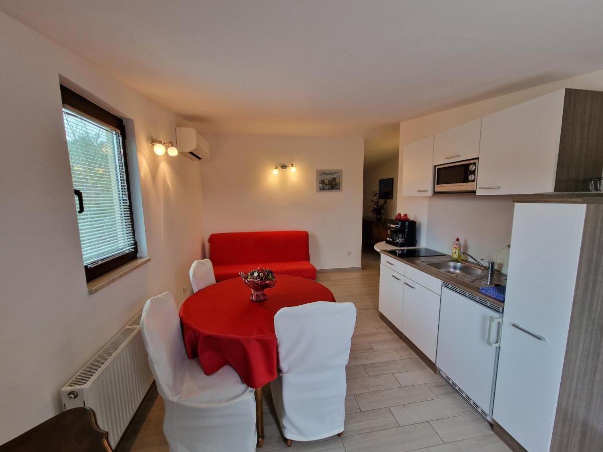 Keser Apartments Ровинь Экстерьер фото