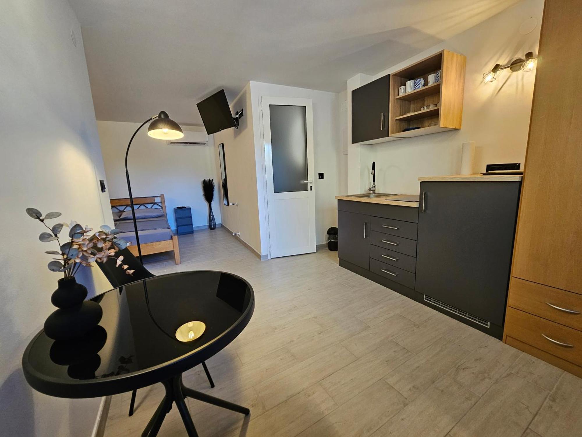 Keser Apartments Ровинь Экстерьер фото