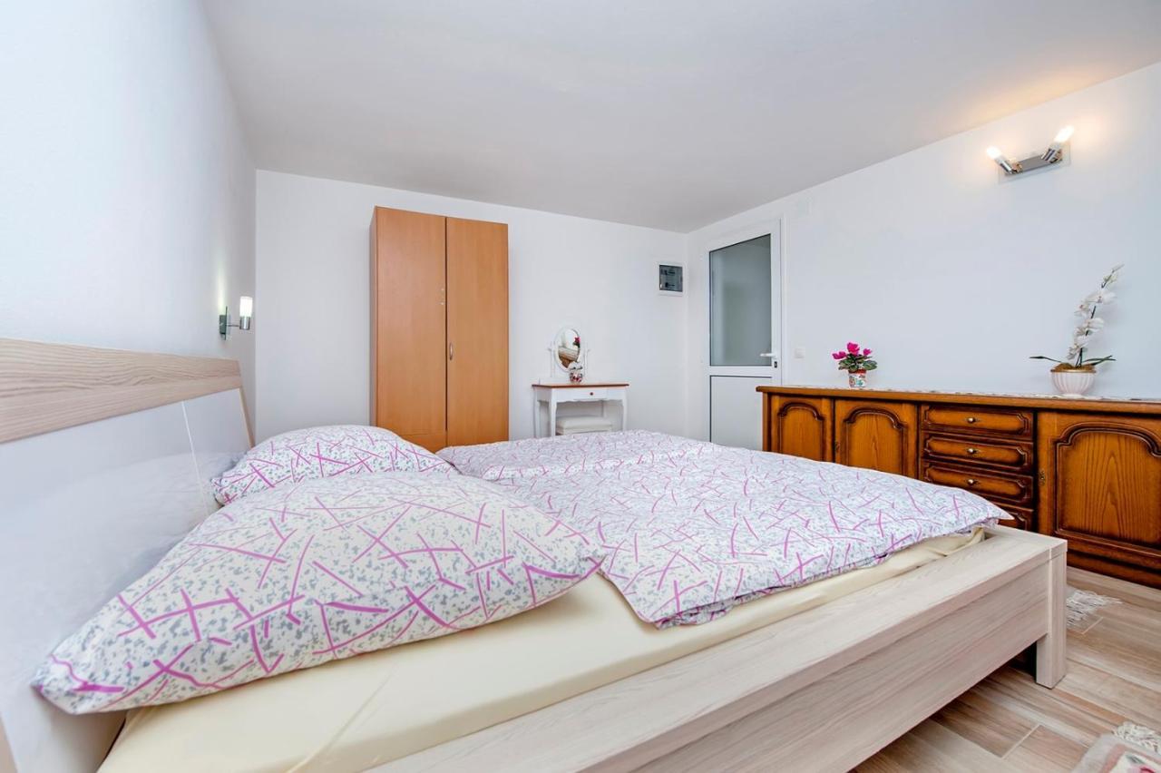 Keser Apartments Ровинь Экстерьер фото