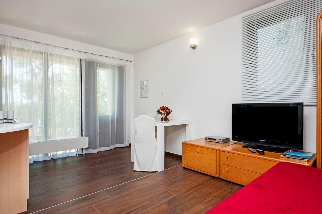 Keser Apartments Ровинь Экстерьер фото