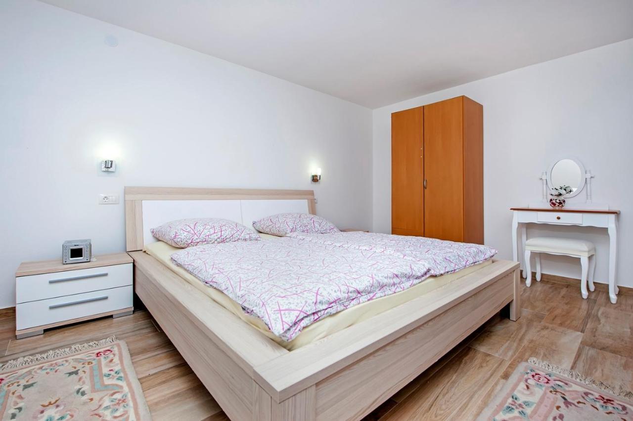 Keser Apartments Ровинь Экстерьер фото