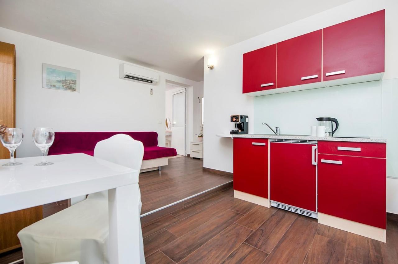 Keser Apartments Ровинь Экстерьер фото