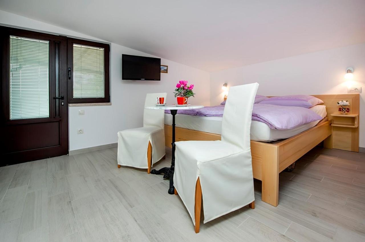 Keser Apartments Ровинь Экстерьер фото