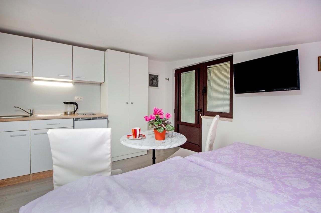 Keser Apartments Ровинь Экстерьер фото